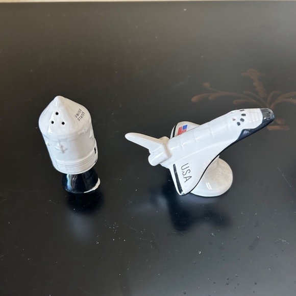 Space Capsule & Shuttle, USA. Salt & Pepper Shakers. Vintage. NWT - Picture 5 of 8